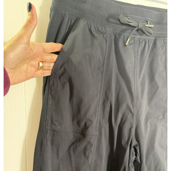 CRZ YOGA Striped Ruched Joggers Size Medium Pockets Black Athleisure Gorpcore - Picture 9 of 12